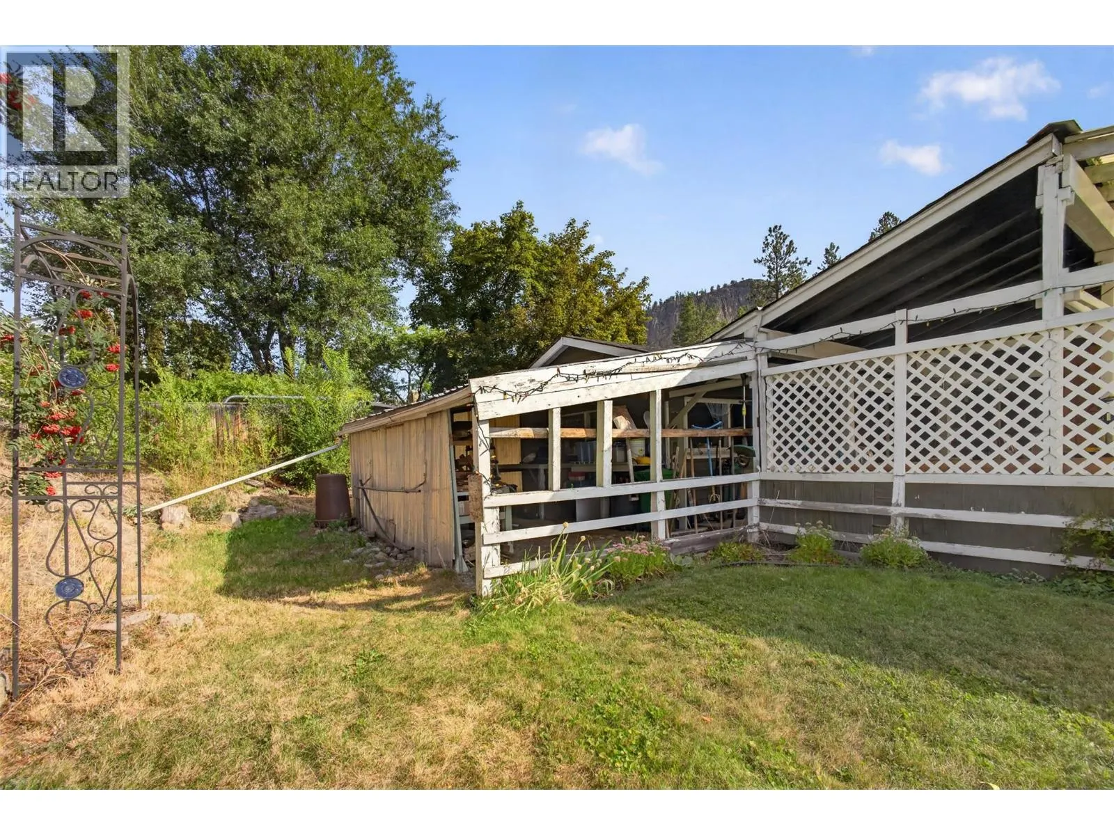 8008 Victoria Road