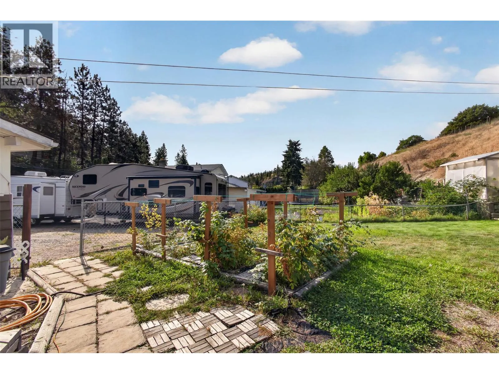 8008 Victoria Road