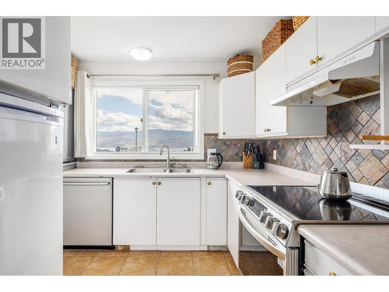 2440 Old Okanagan Highway Unit# 328