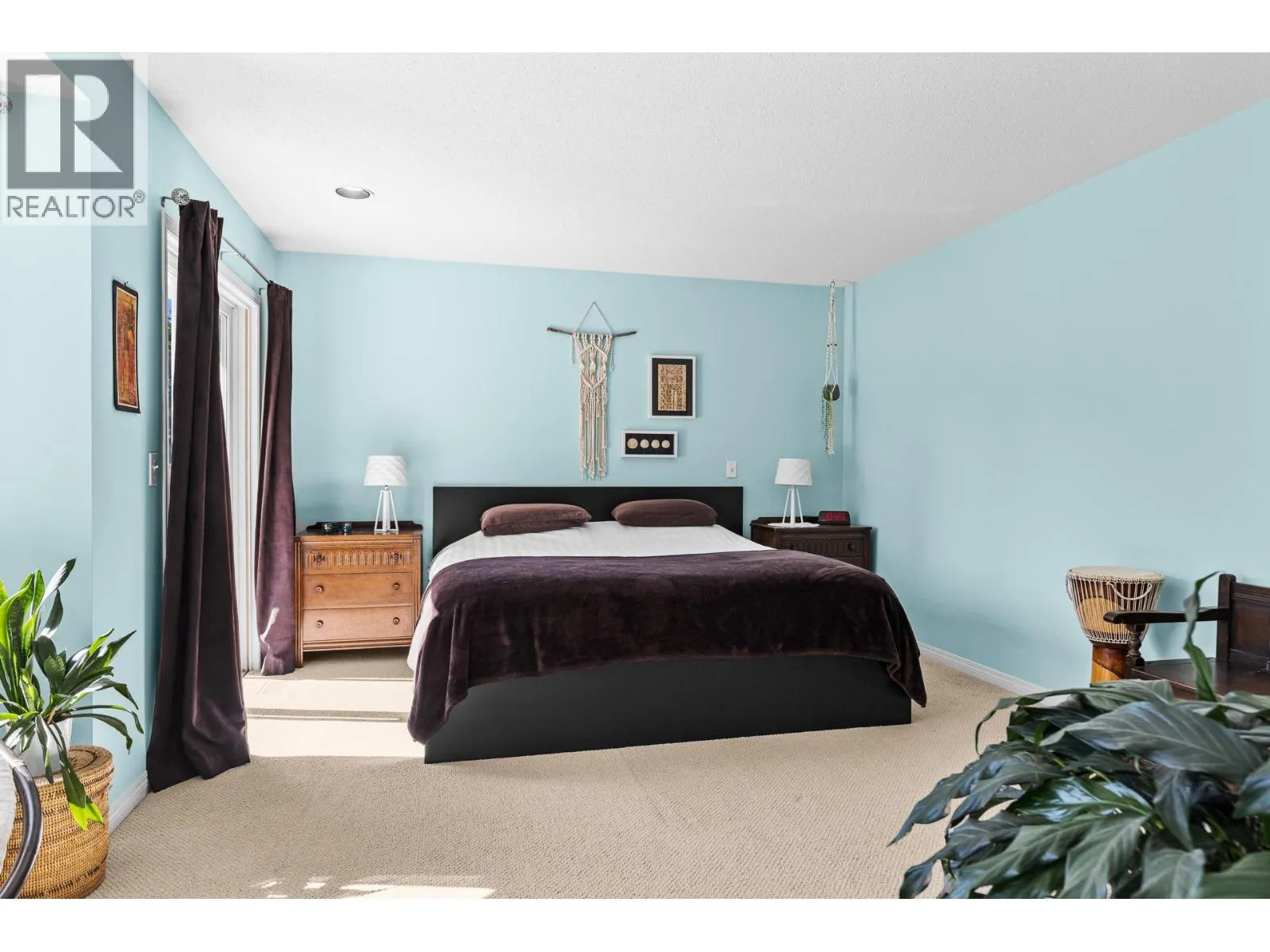 4015 Mahonia Drive