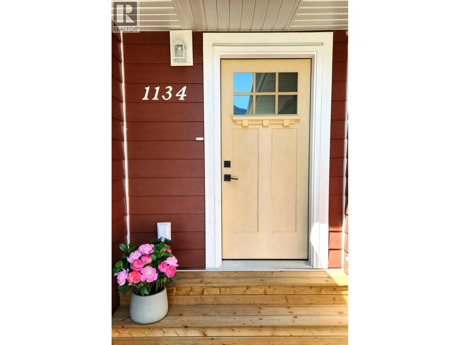 1134 Hawthorn Row