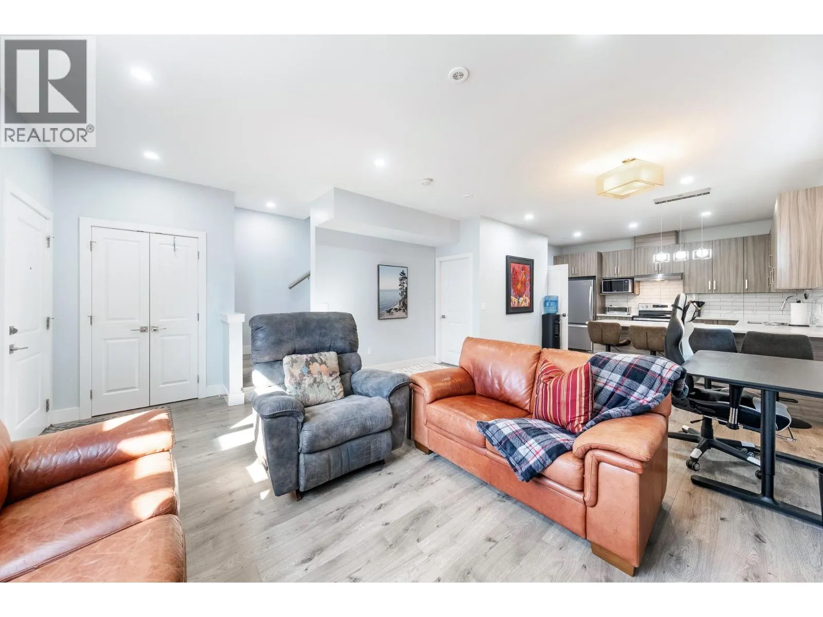 825 Cadder Avenue Unit# 4