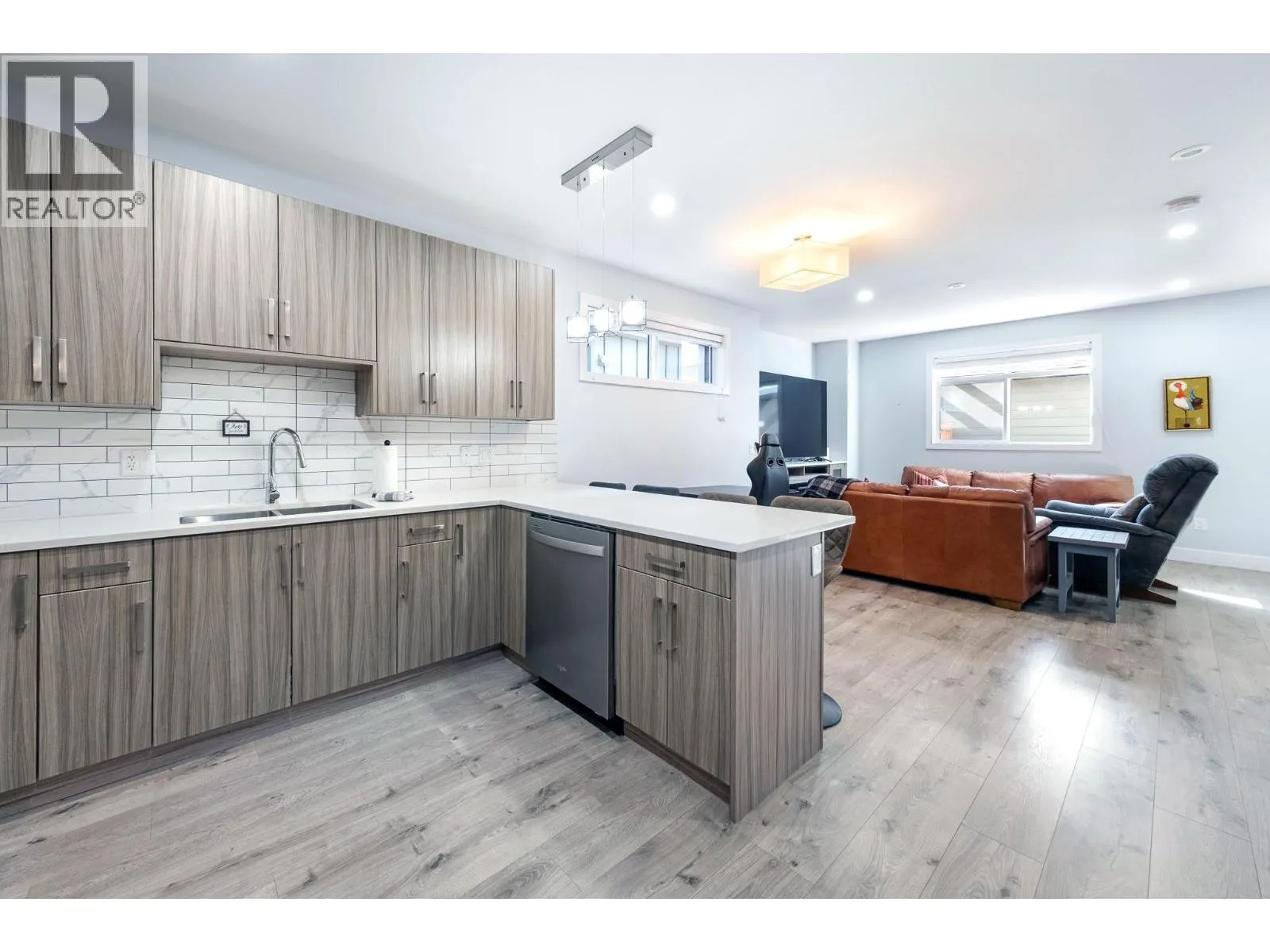 825 Cadder Avenue Unit# 4