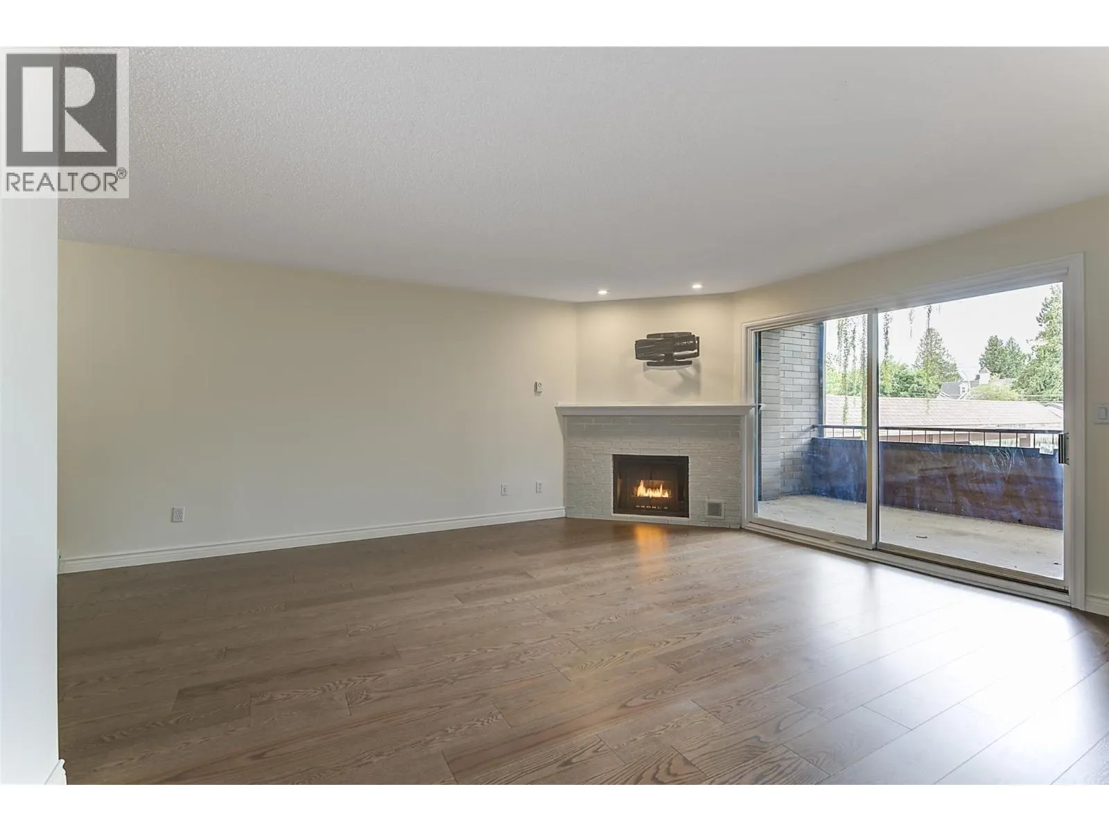 983 Bernard Avenue Unit# 206