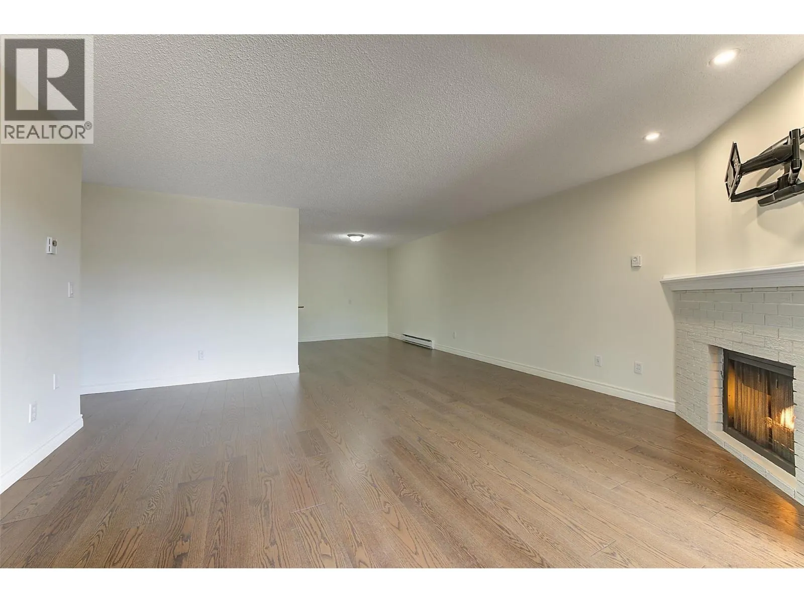 983 Bernard Avenue Unit# 206