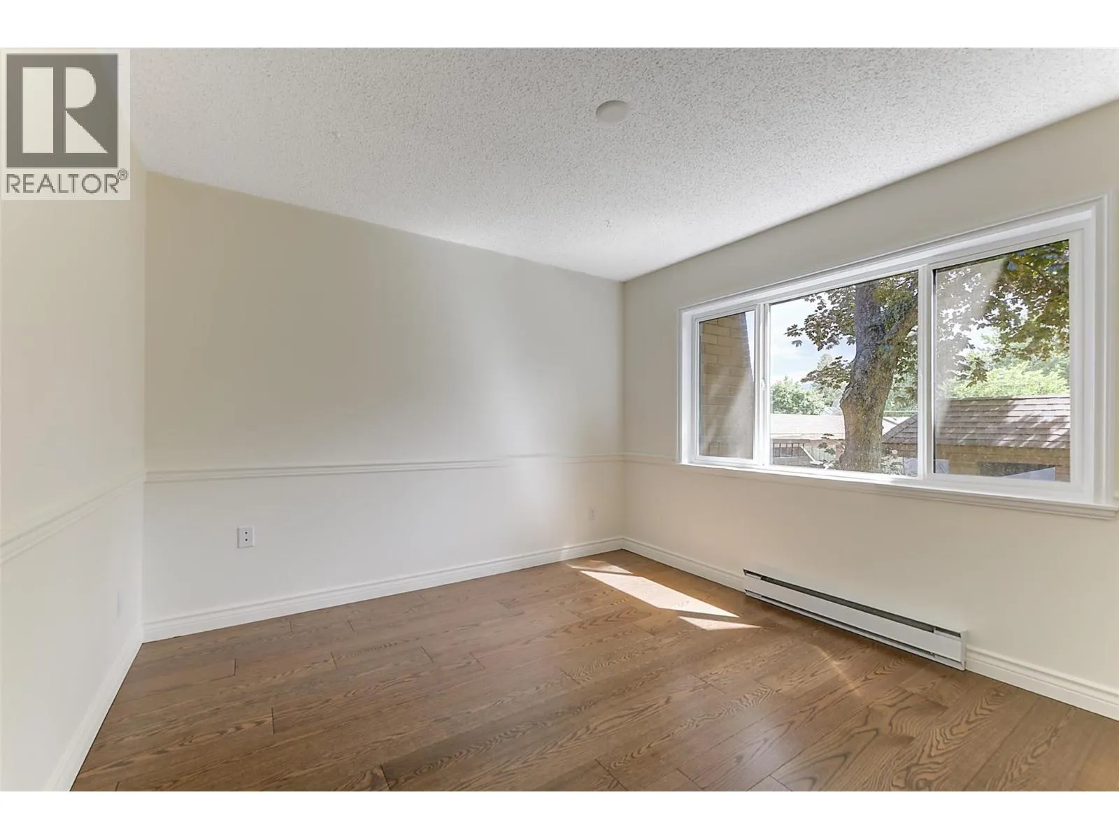 983 Bernard Avenue Unit# 206