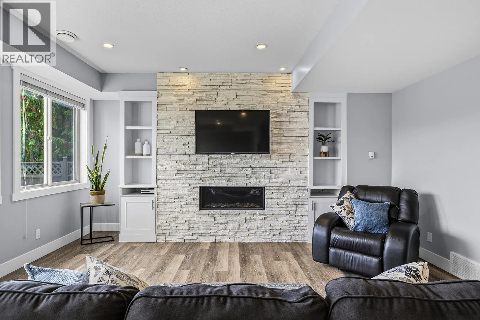 3162 Saddleback Place