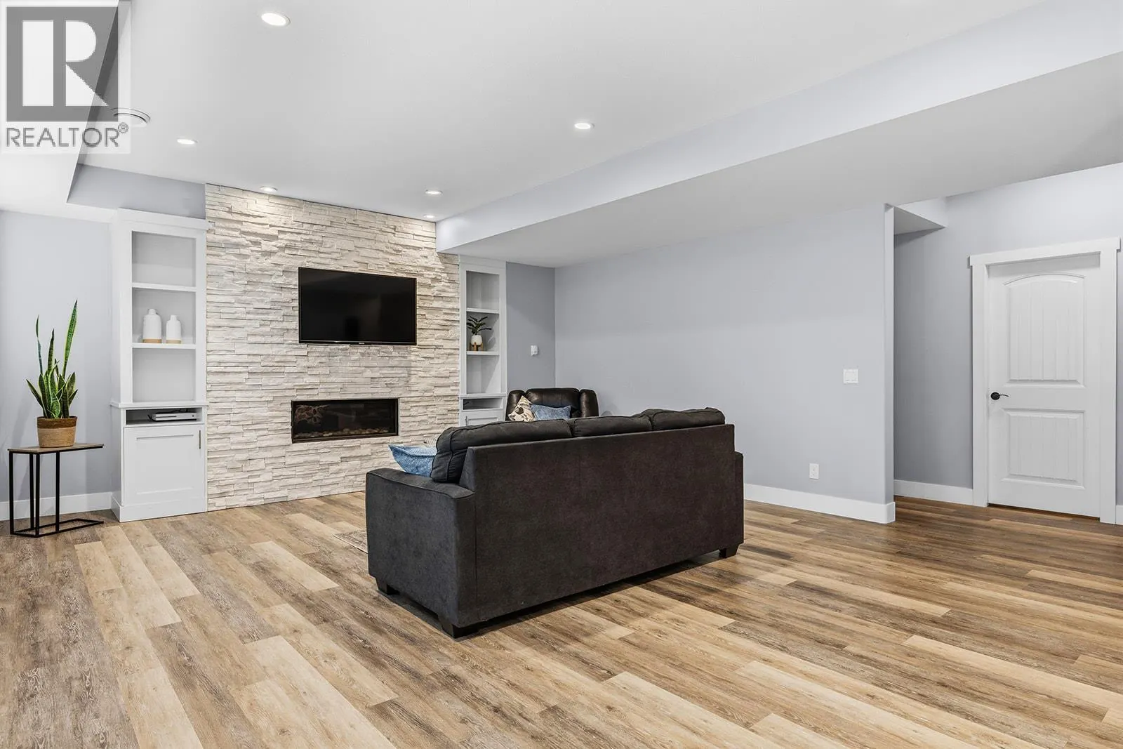3162 Saddleback Place