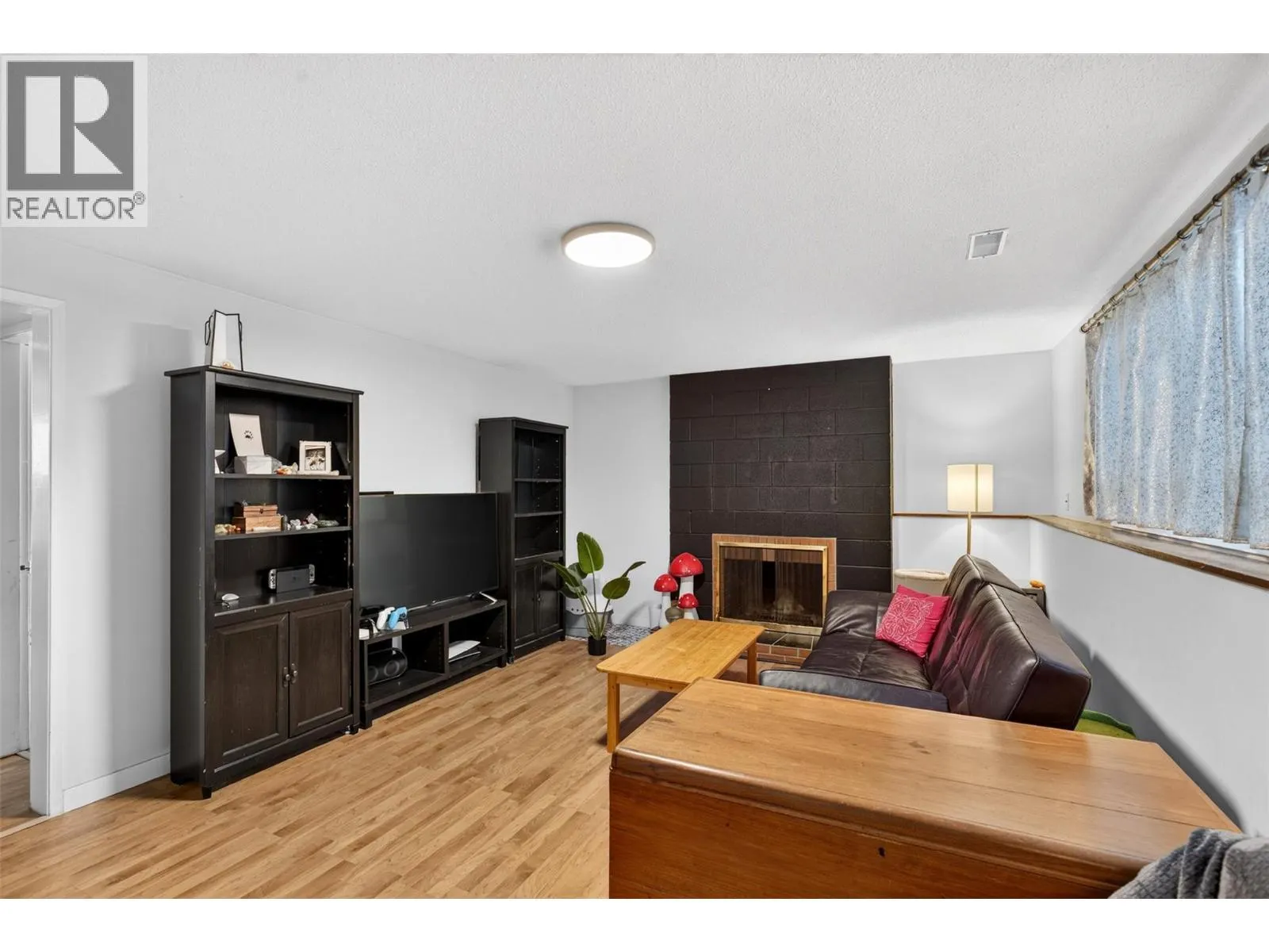 1387 Gordon Drive