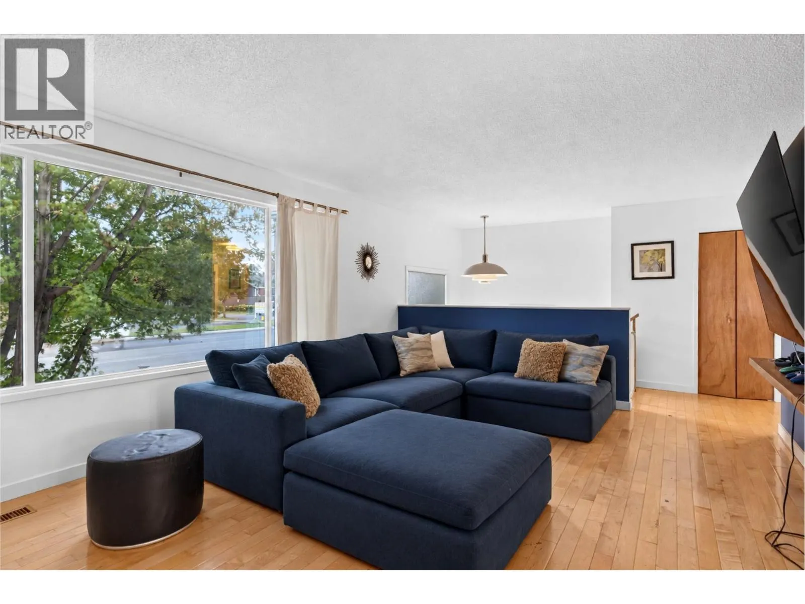 1387 Gordon Drive