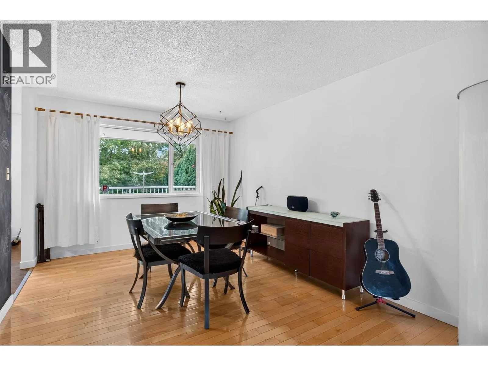 1387 Gordon Drive