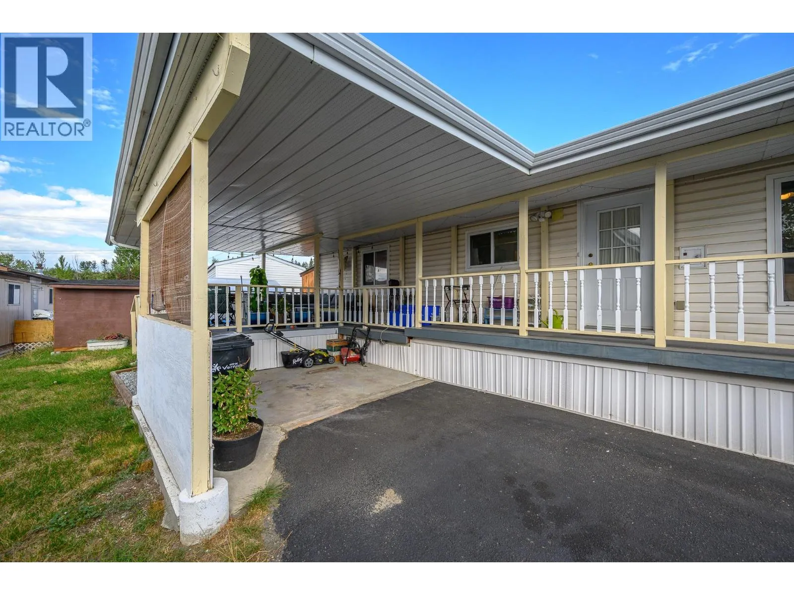1600 43 Avenue Unit# 27