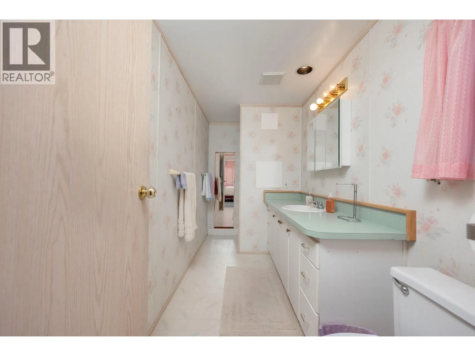 1600 43 Avenue Unit# 27