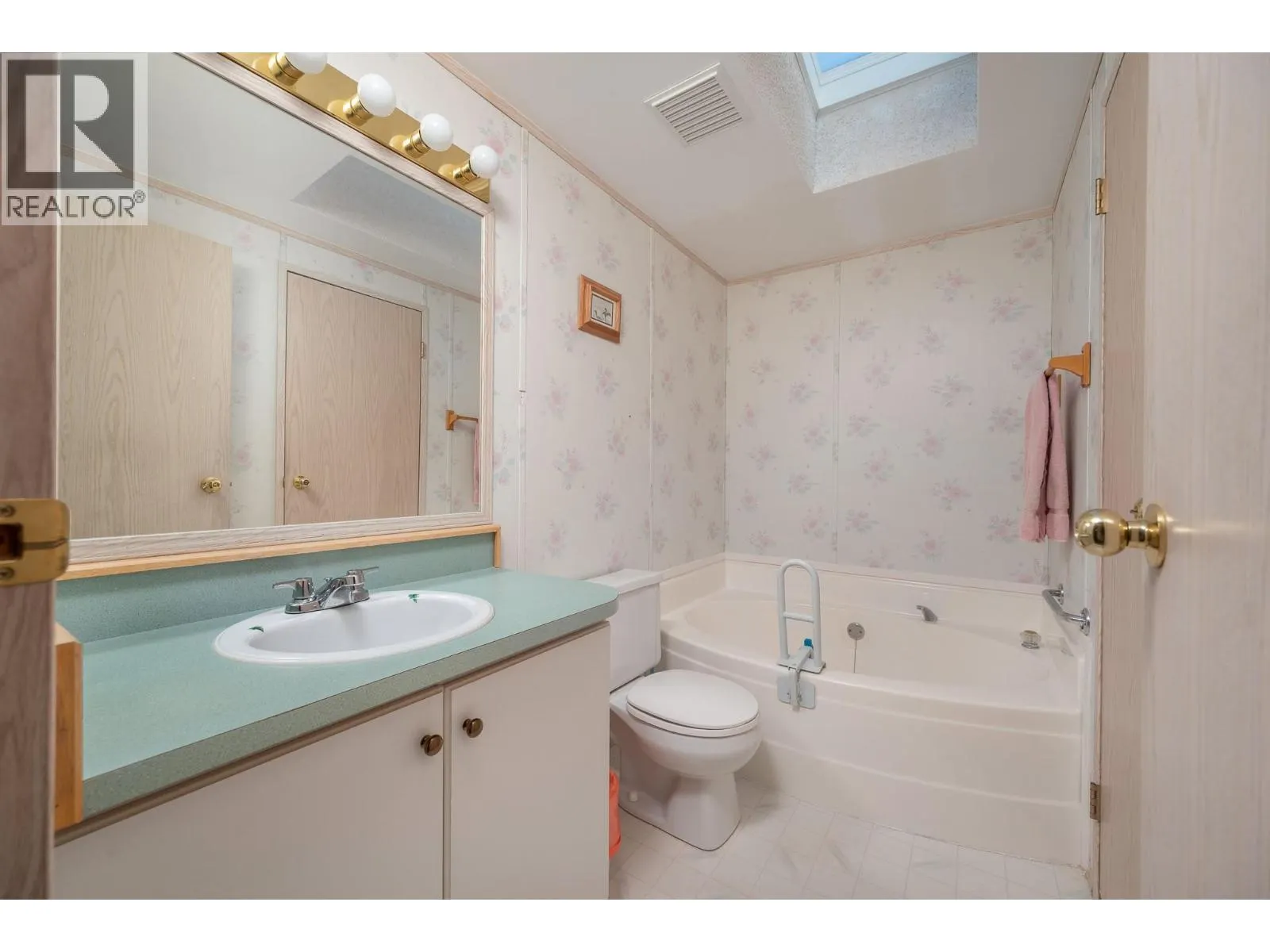 1600 43 Avenue Unit# 27