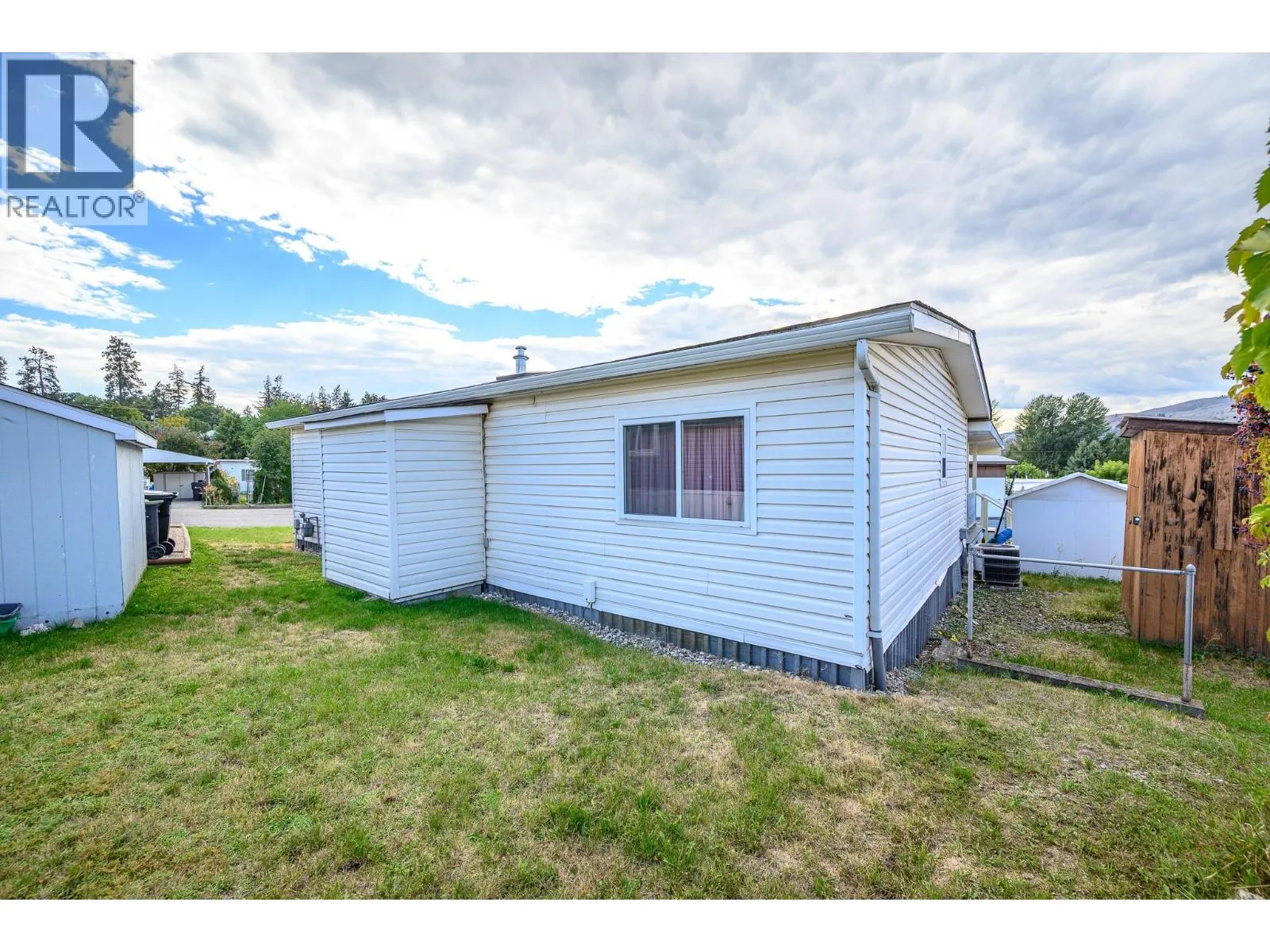 1600 43 Avenue Unit# 27