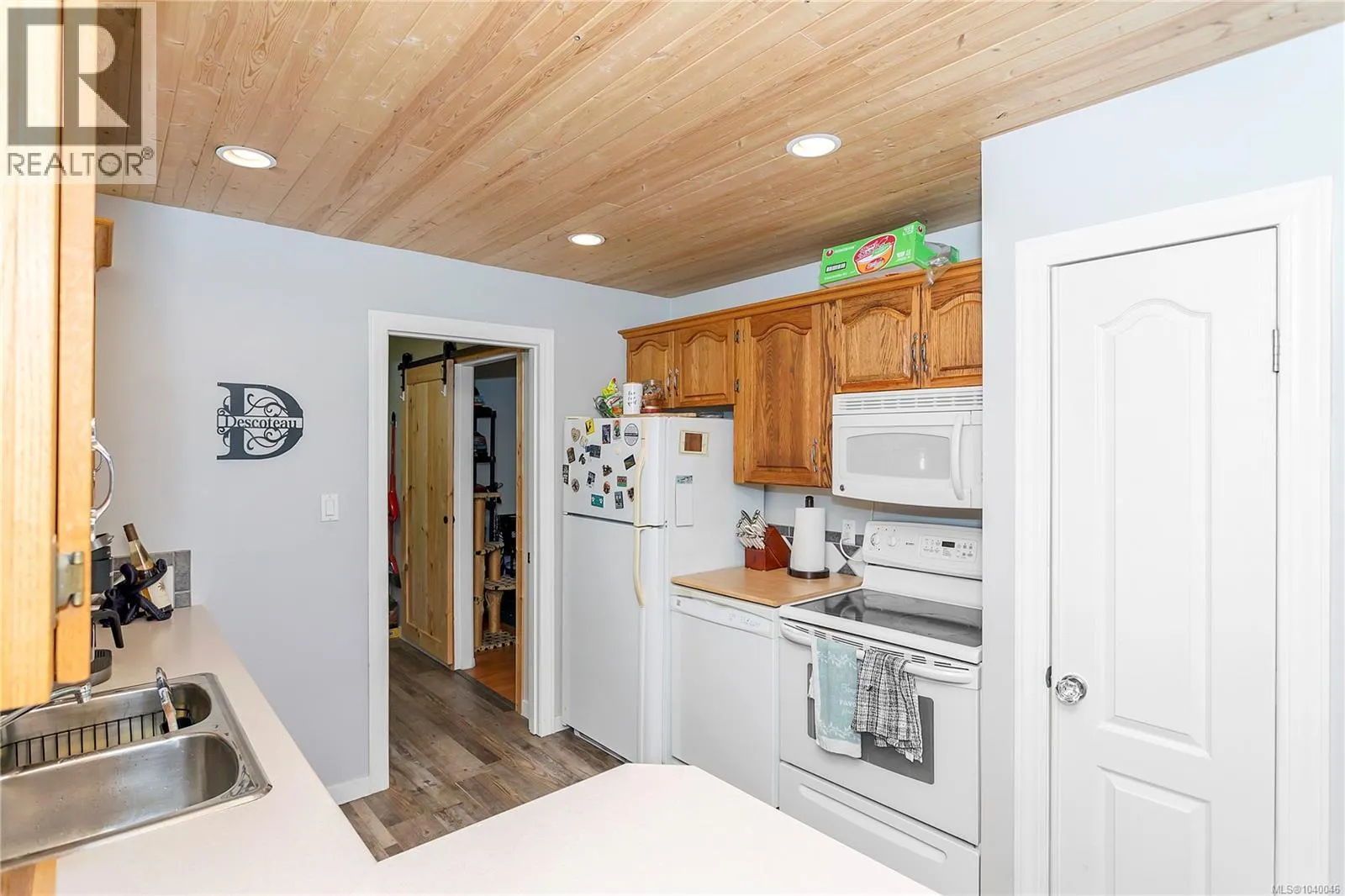 7 4604 Hammond Bay Rd