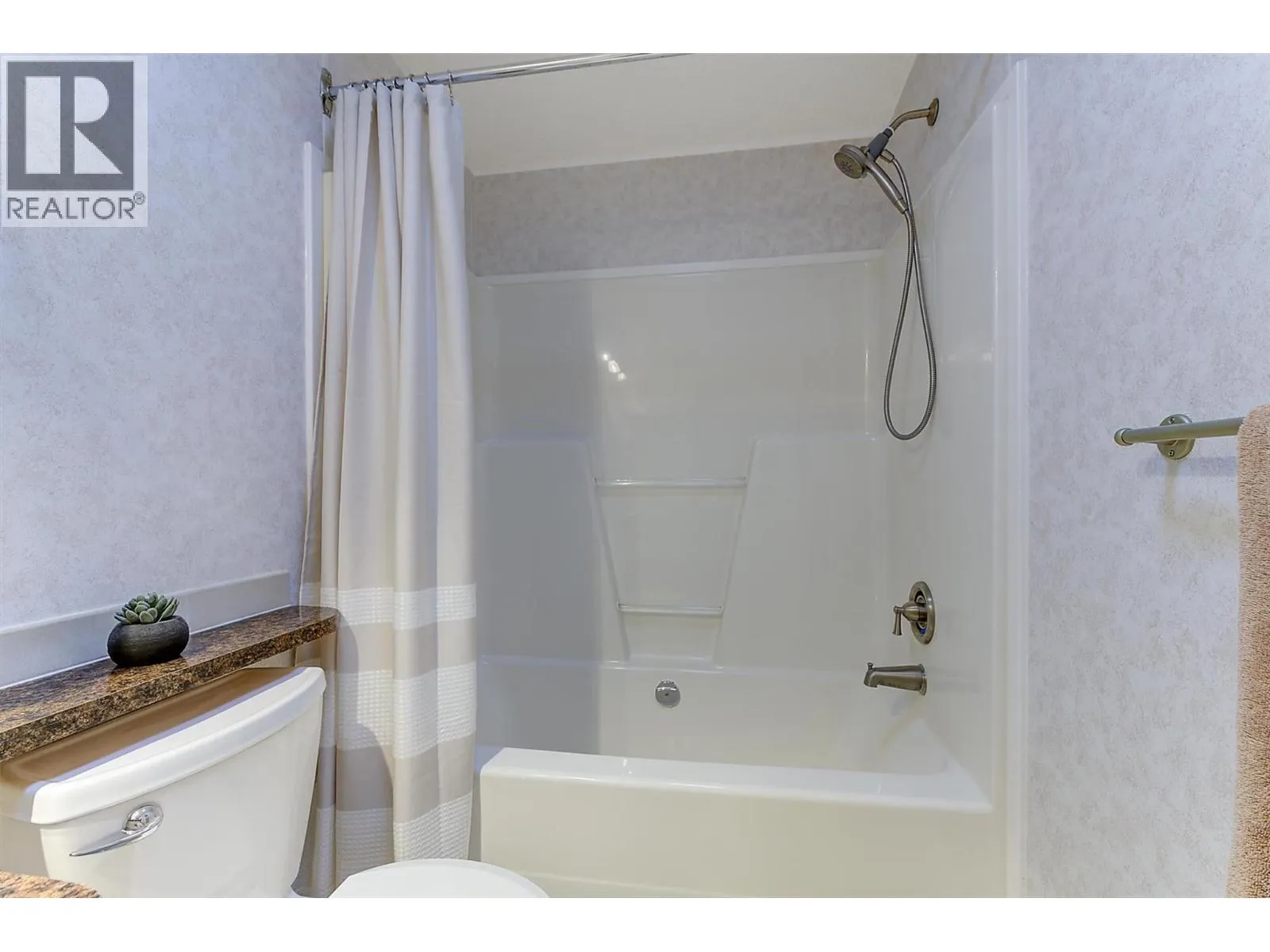 2440 Old Okanagan Highway Unit# 1304