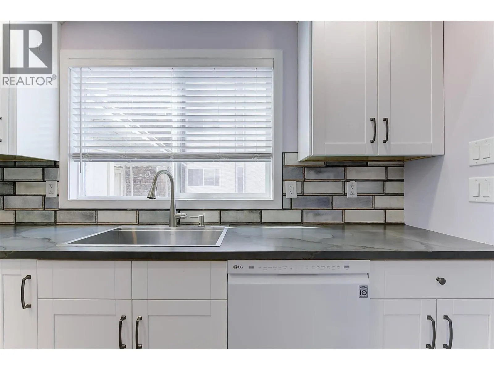 625 Rowcliffe Avenue Unit# 101