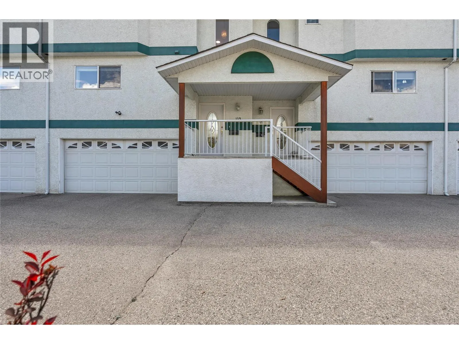 166 Green Avenue W Unit# 103