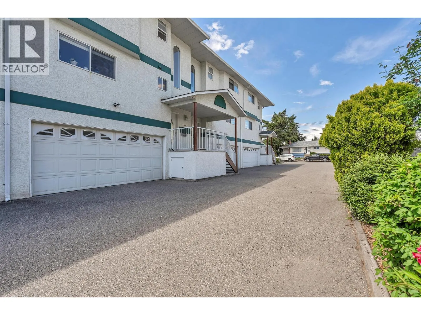 166 Green Avenue W Unit# 103