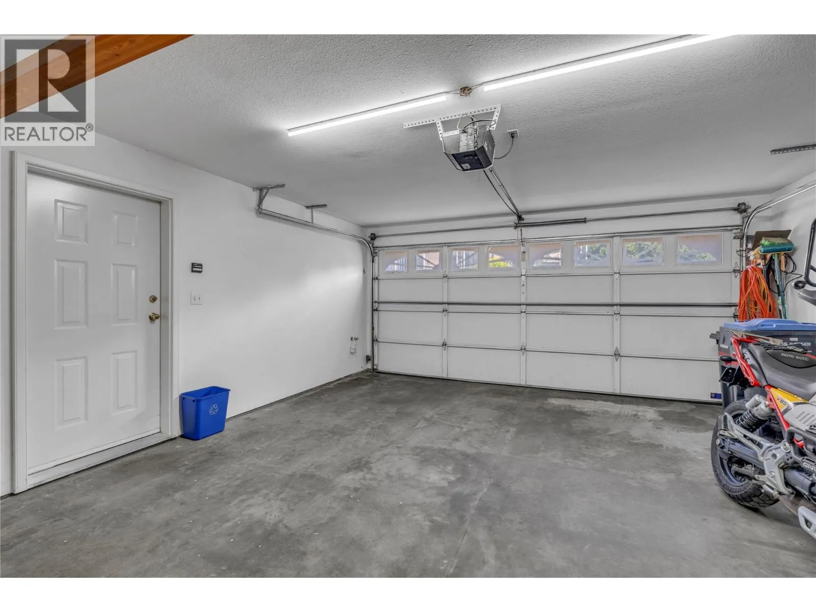 166 Green Avenue W Unit# 103