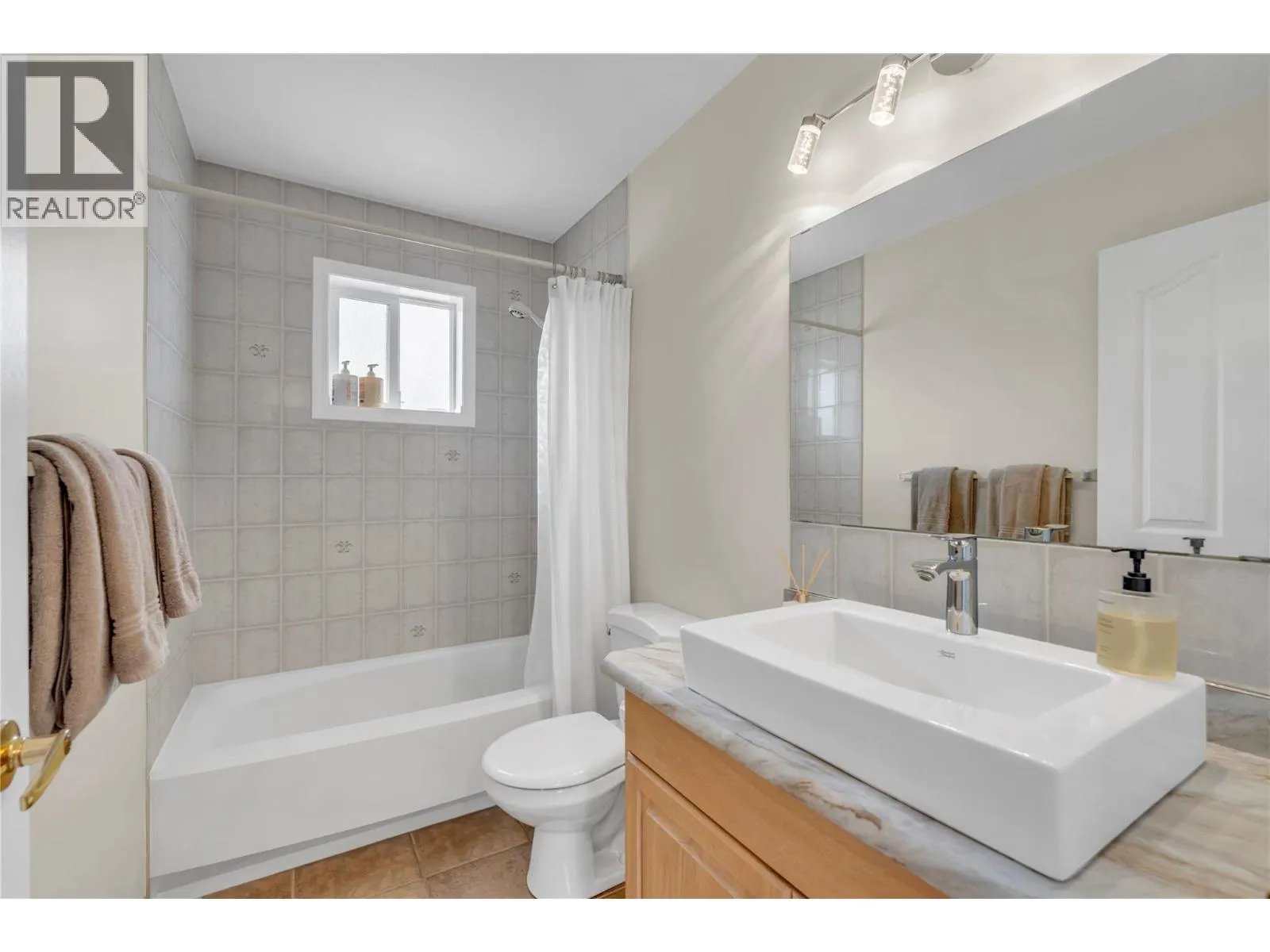 166 Green Avenue W Unit# 103