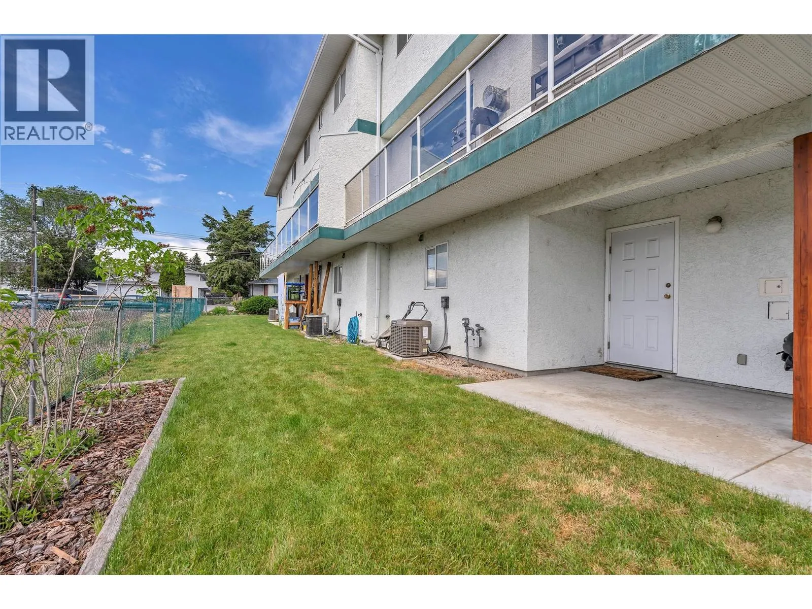 166 Green Avenue W Unit# 103