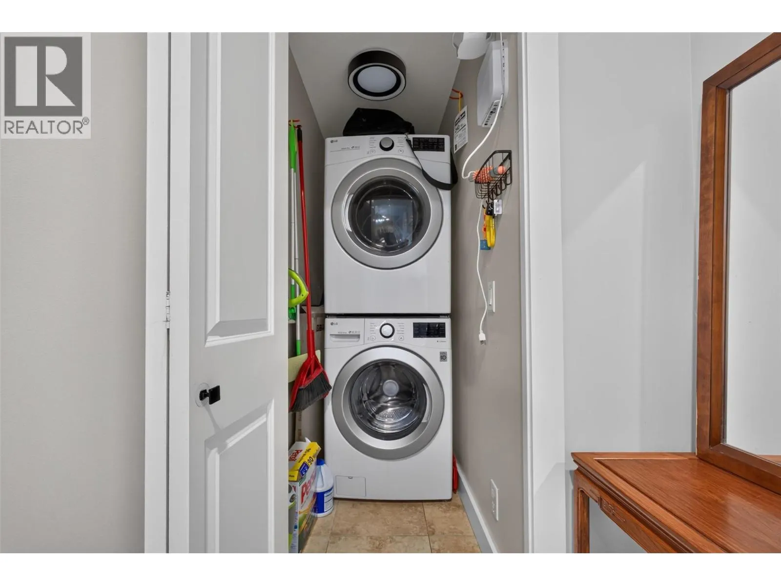 2551 Shoreline Drive Unit# 208