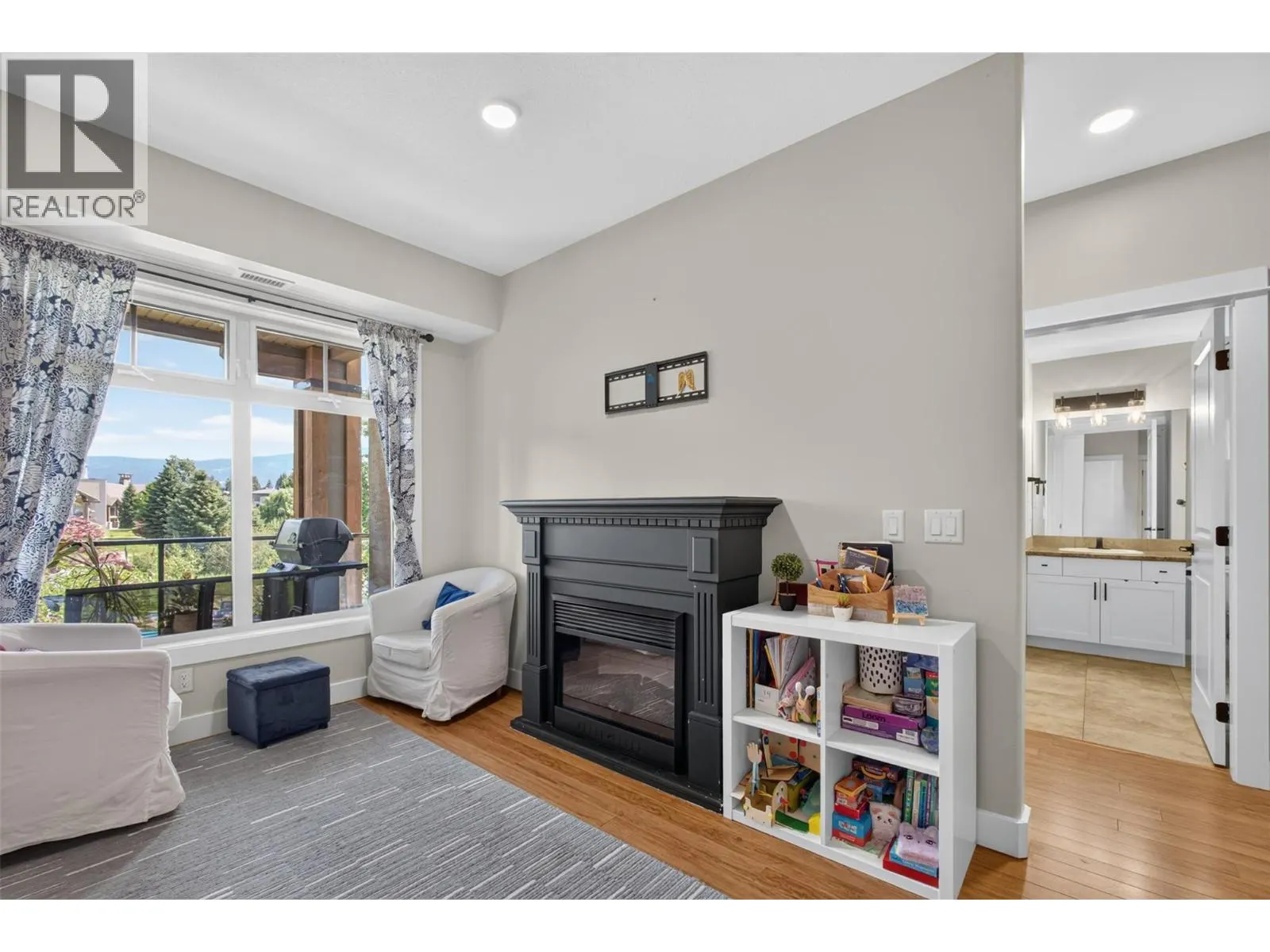 2551 Shoreline Drive Unit# 208