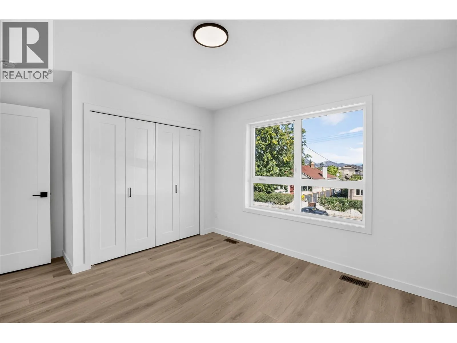 424 Bennett Avenue Unit# 102
