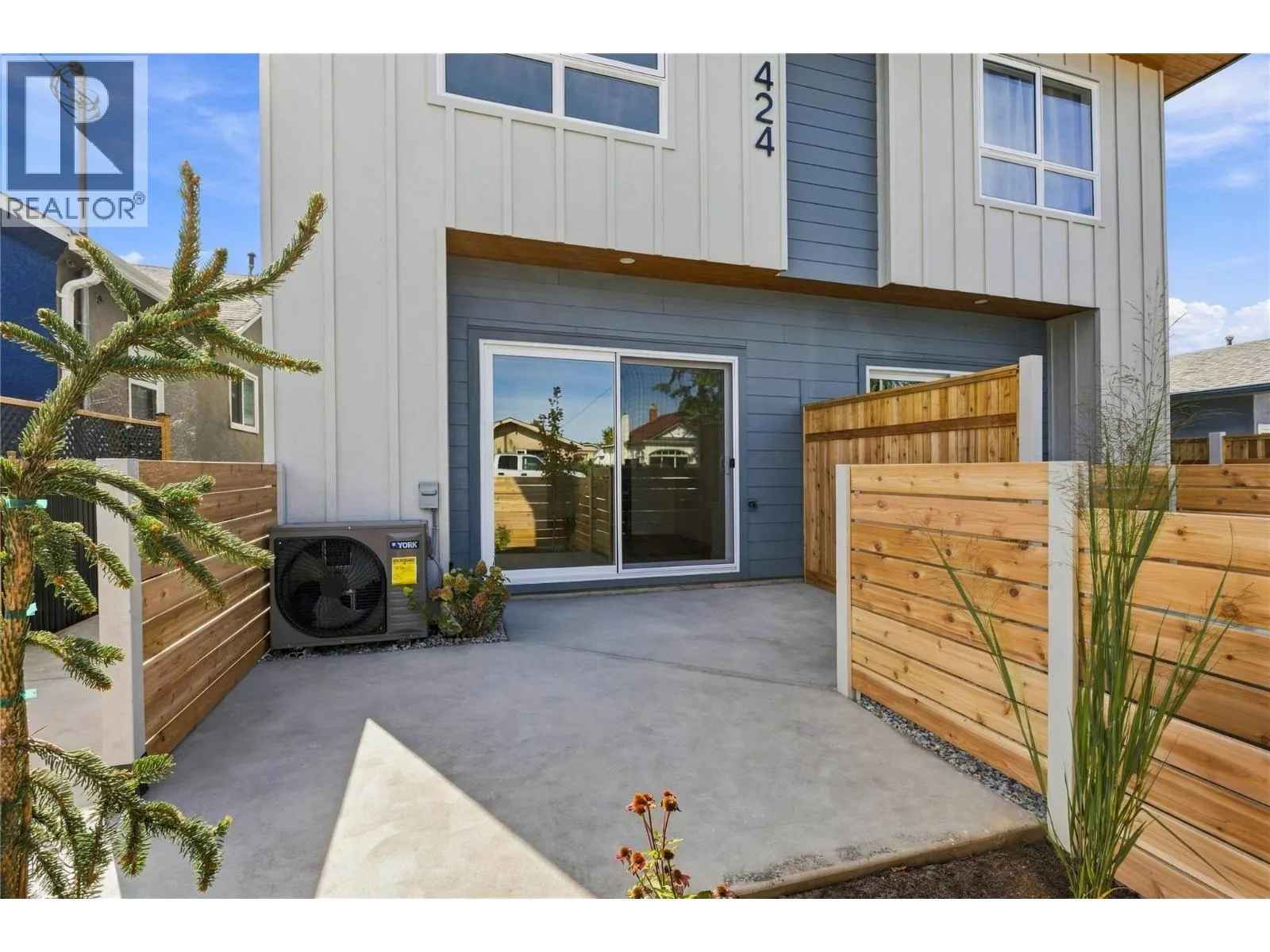 424 Bennett Avenue Unit# 102