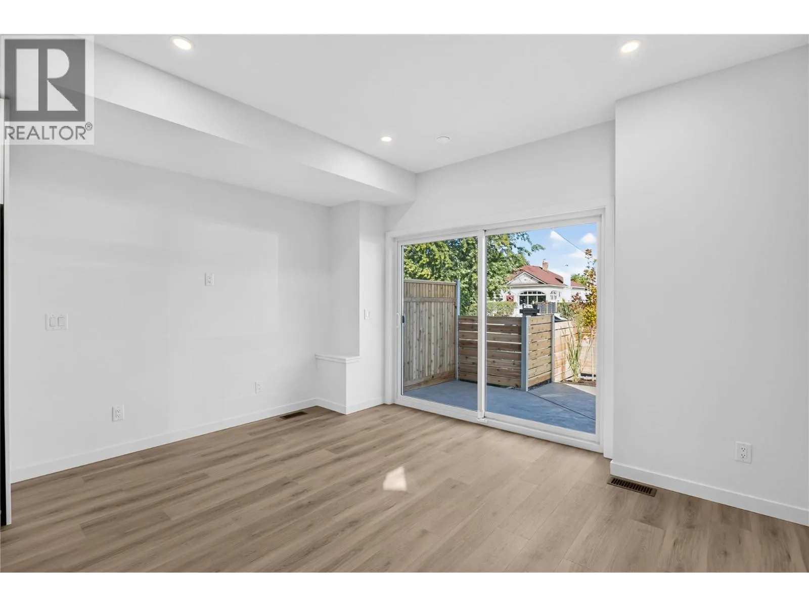 424 Bennett Avenue Unit# 102