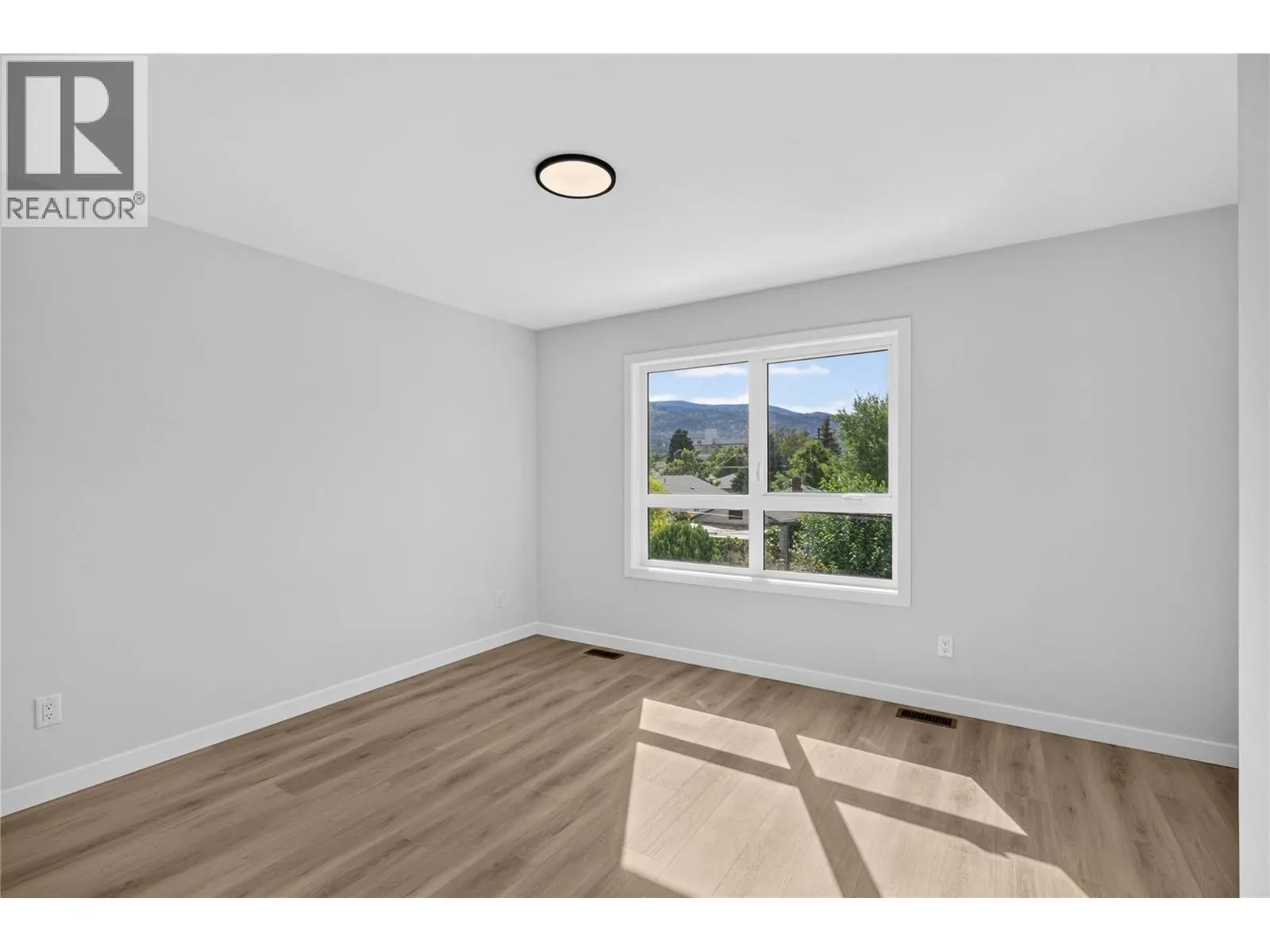 424 Bennett Avenue Unit# 104