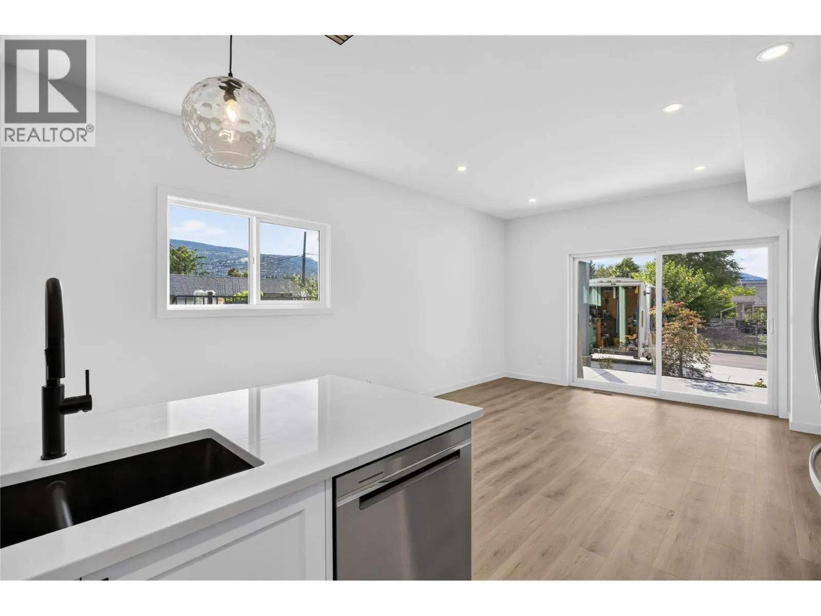 424 Bennett Avenue Unit# 103