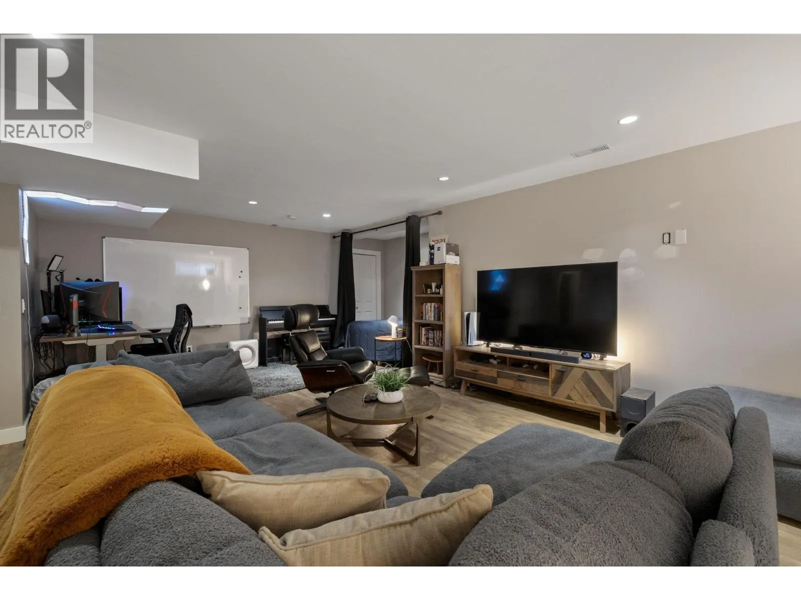 4338 Dunvegan Court