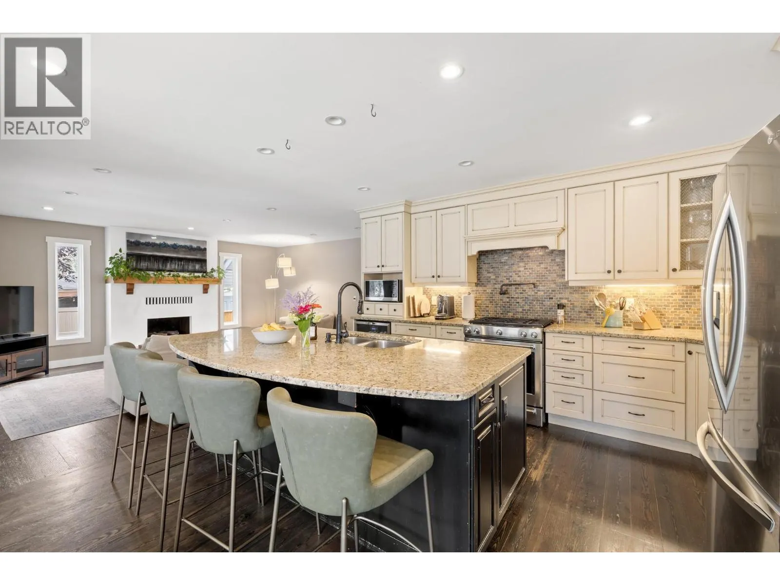 4338 Dunvegan Court
