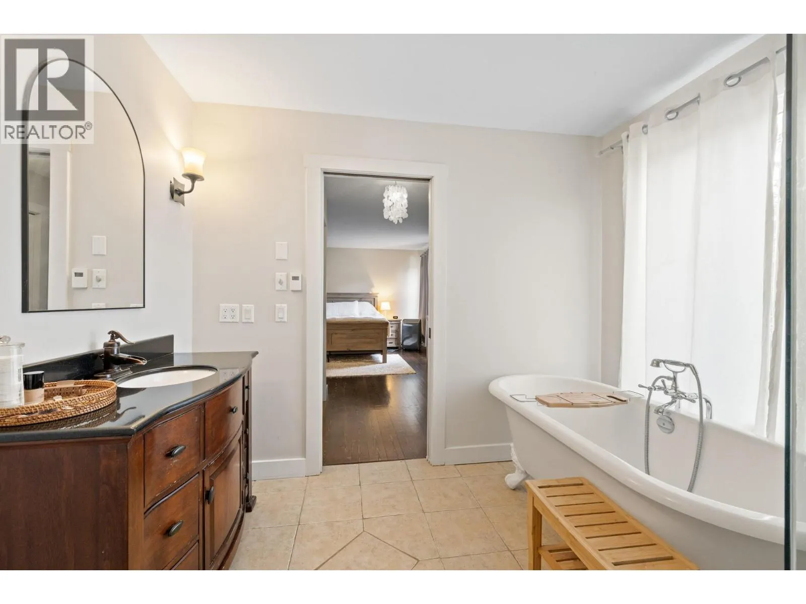 4338 Dunvegan Court