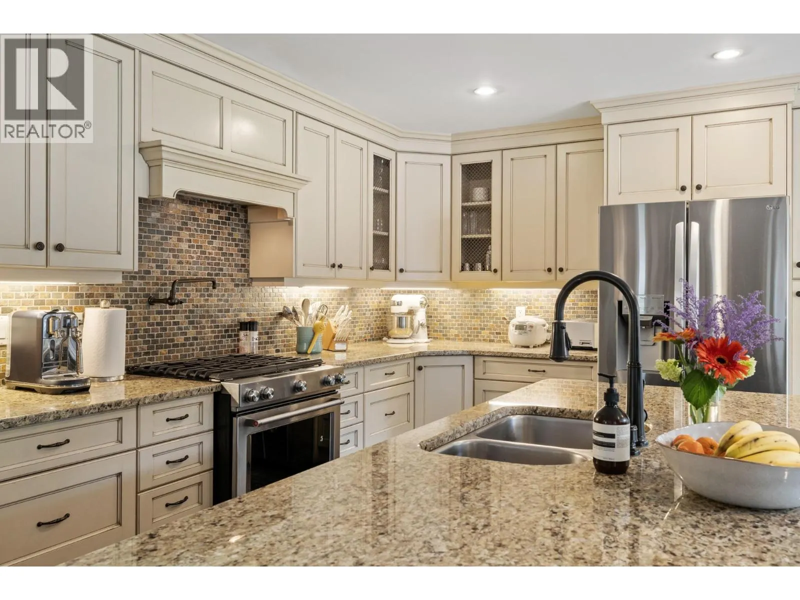 4338 Dunvegan Court