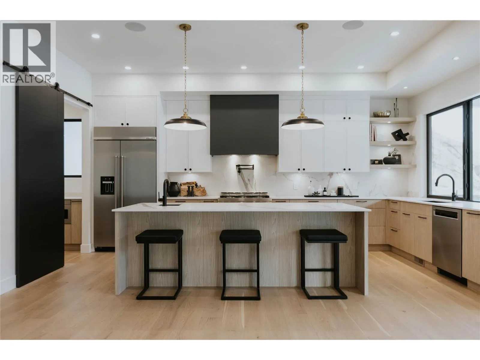 5533 Foothill Court