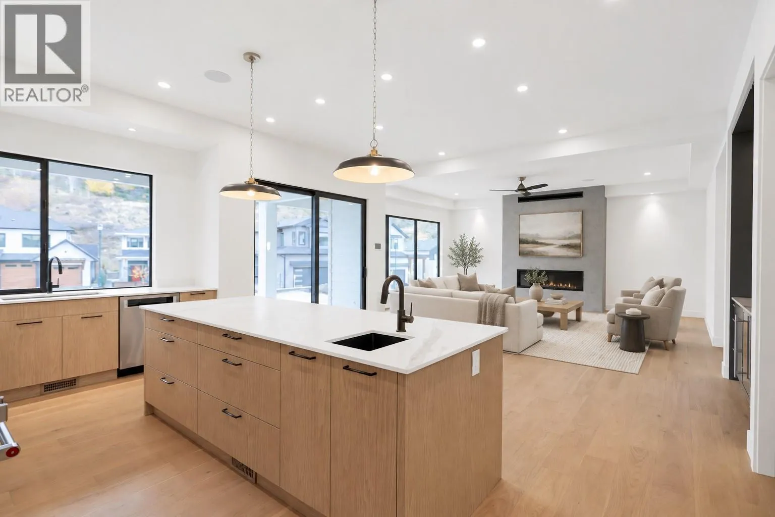 5533 Foothill Court