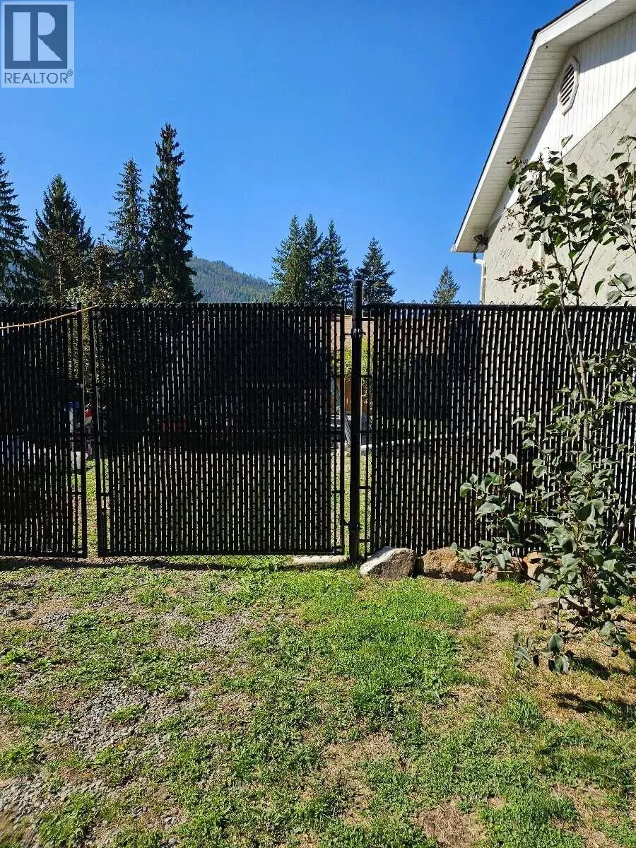 606 Gillis Avenue