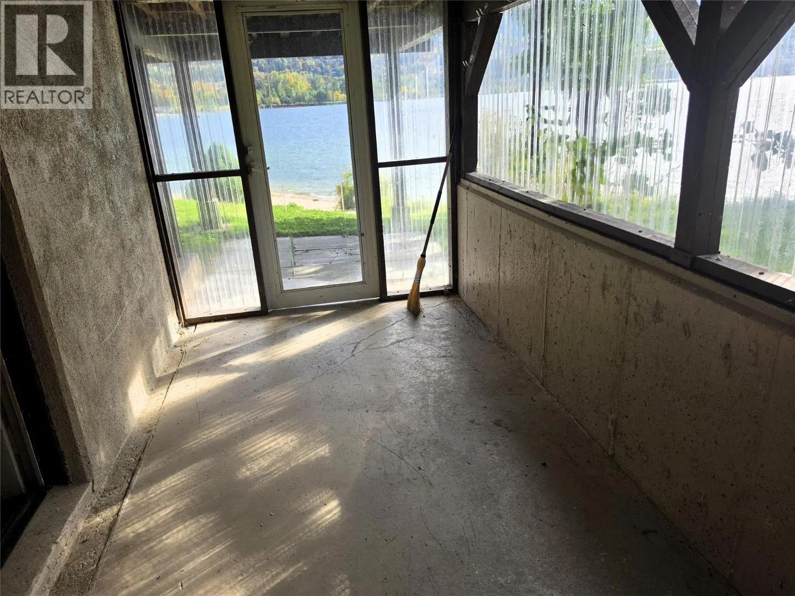582 Valhalla Road
