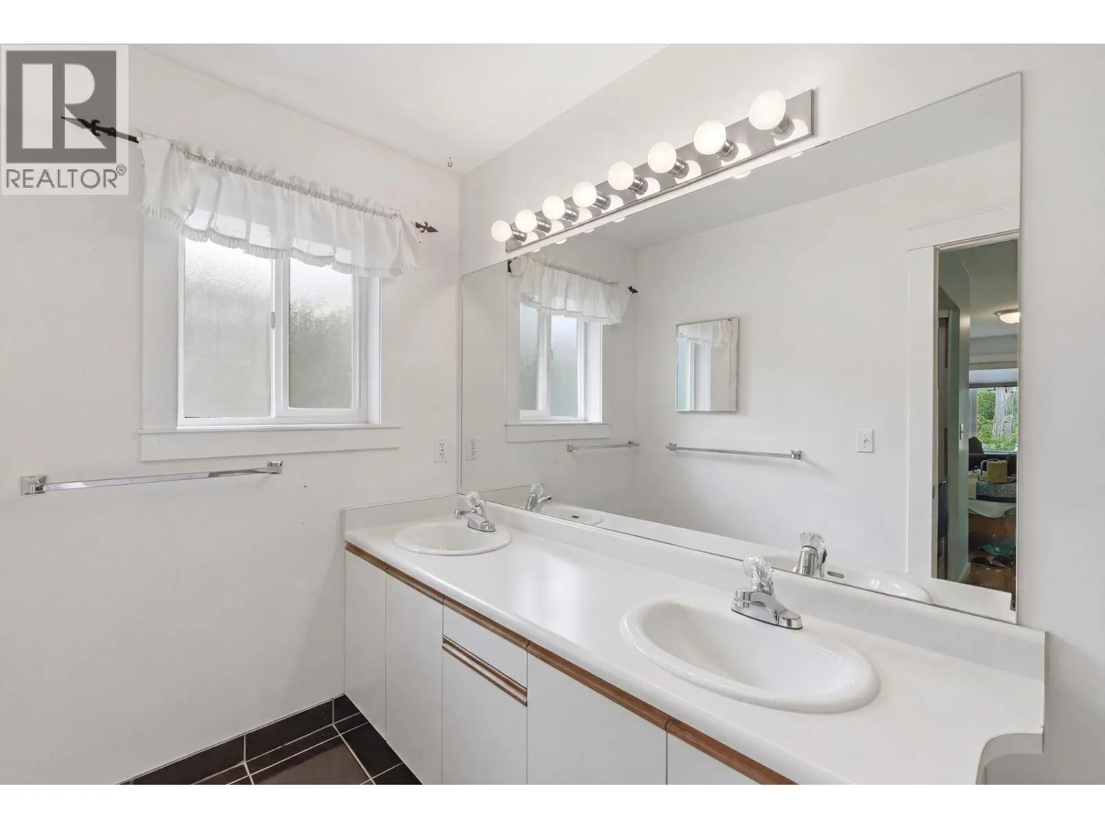 4035 Gellatly Road Unit# 106