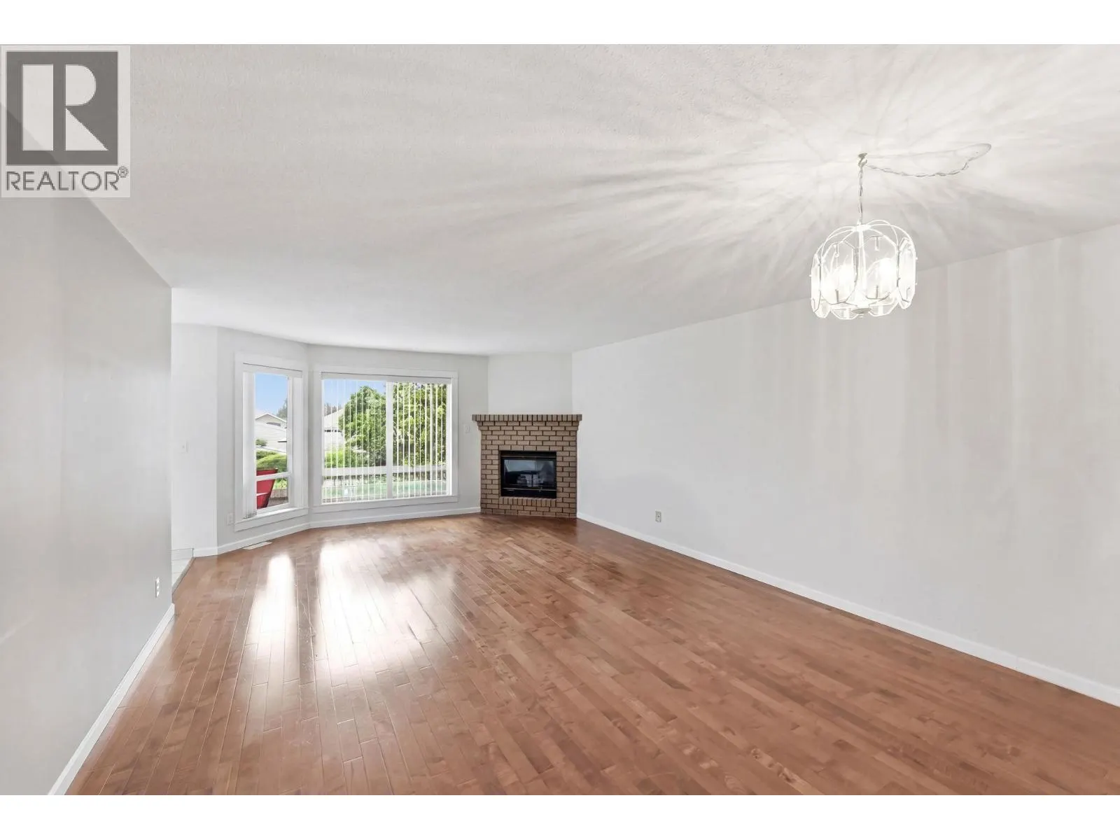 4035 Gellatly Road Unit# 106