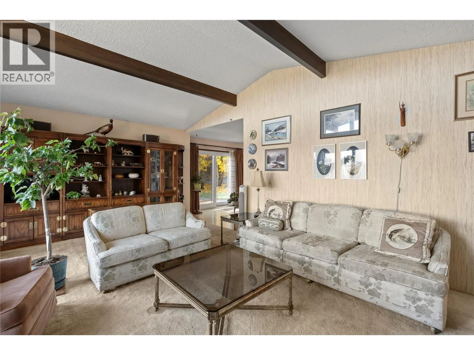 6709 Cosens Bay Road