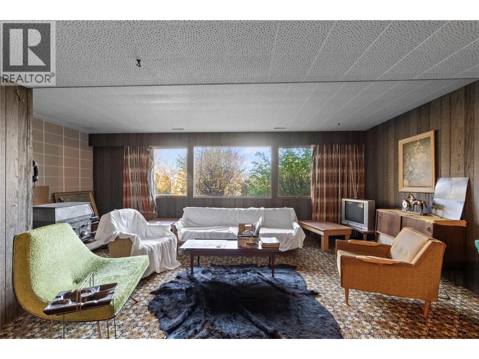 6709 Cosens Bay Road
