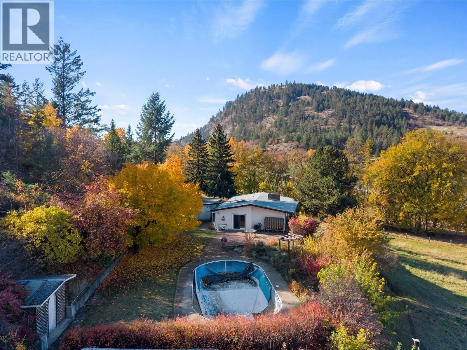 6709 Cosens Bay Road
