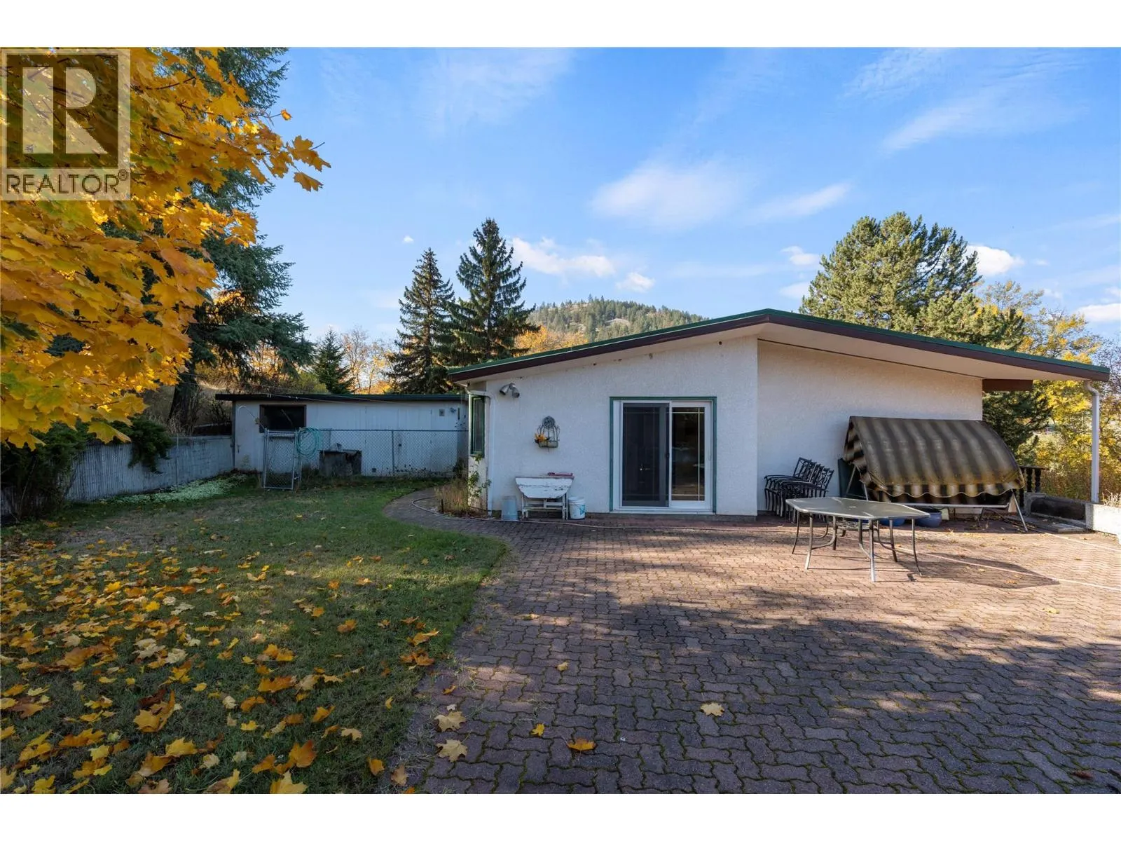 6709 Cosens Bay Road