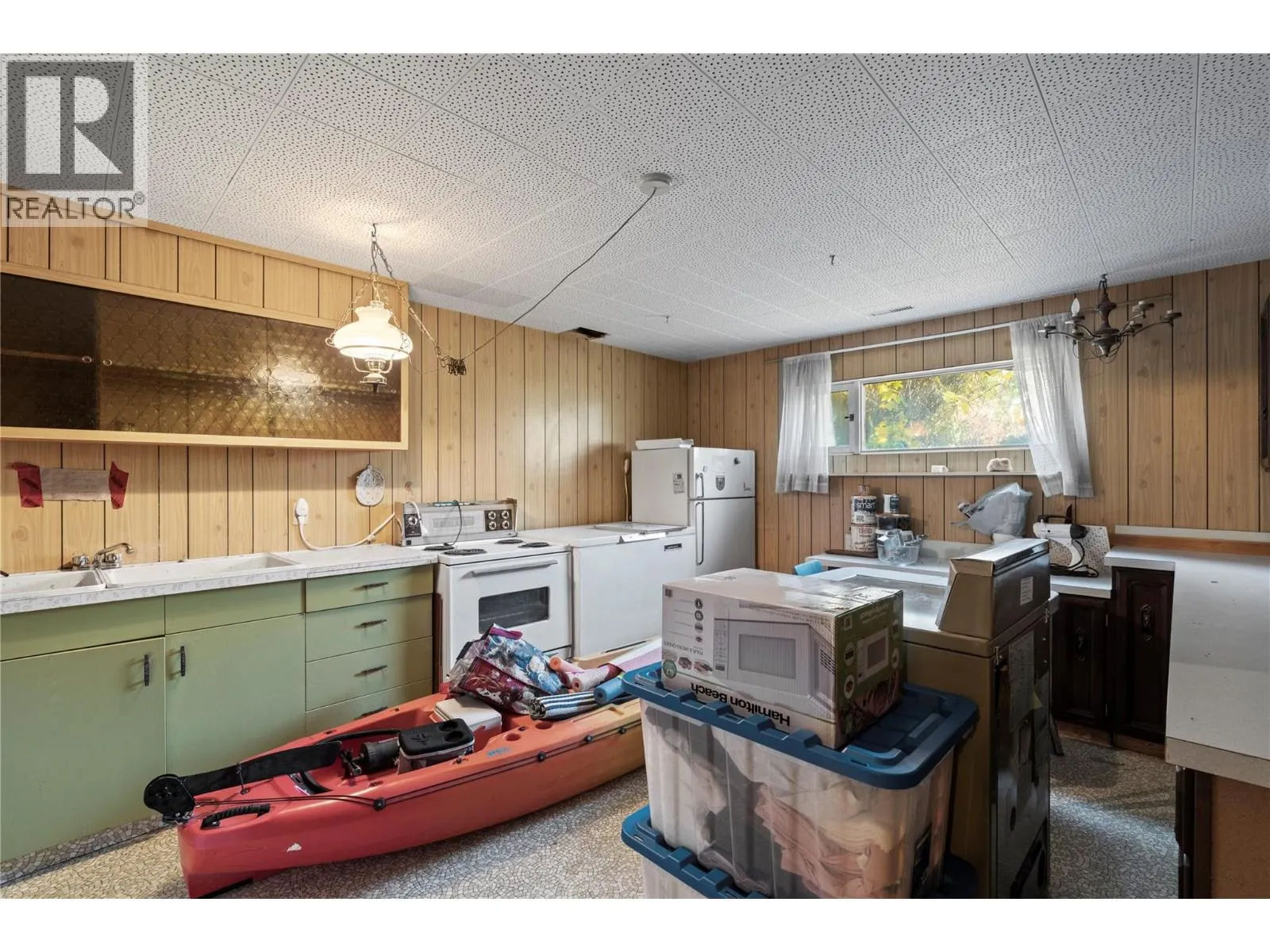 6709 Cosens Bay Road