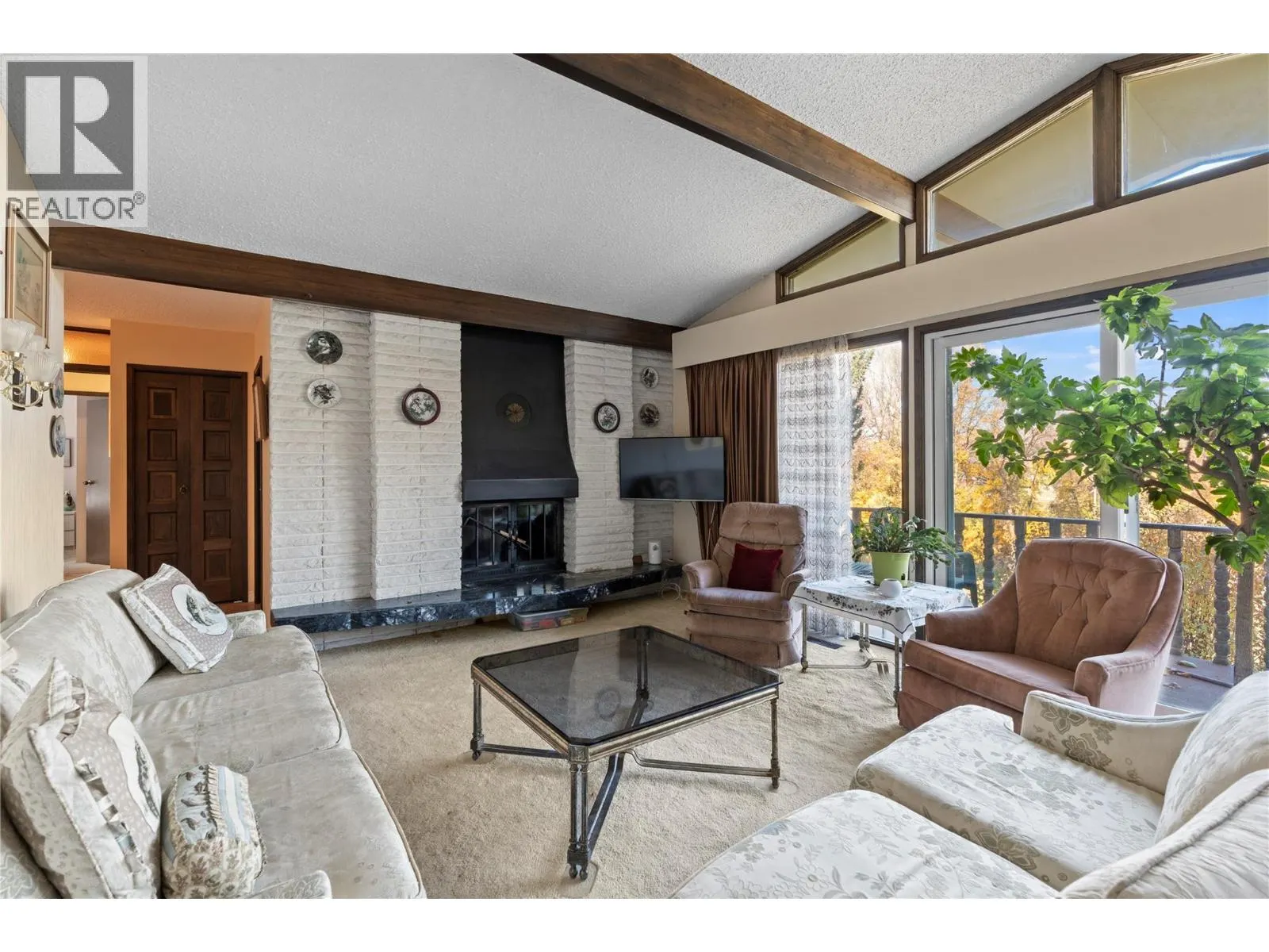 6709 Cosens Bay Road